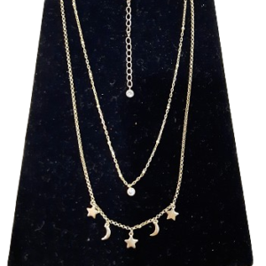 Collar de dos cadenas y baño de oro y colgantes