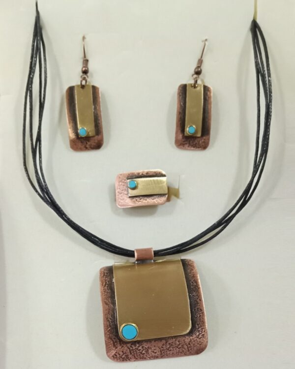 Conjunto de collar con dije aros de cobre y aros