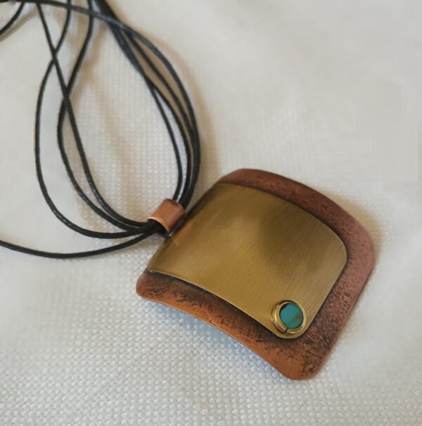Collar con colgante en cobre