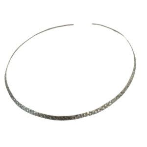 Tiara de plata martillada